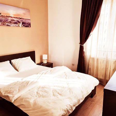Ideal Apartments Орадя Екстер'єр фото